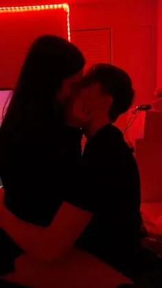 romantic couple pics at night