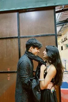 romantic couple pics at night