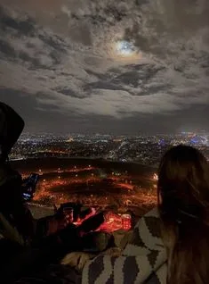 romantic couple pics at night