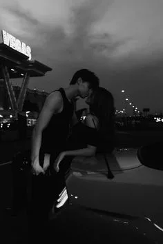 romantic couple pics at night