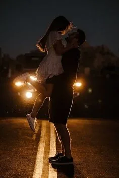 romantic couple pics at night