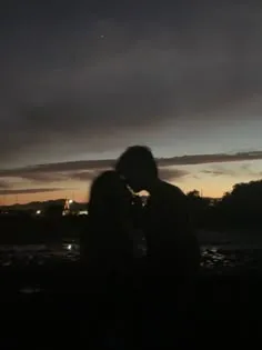 romantic couple pics at night