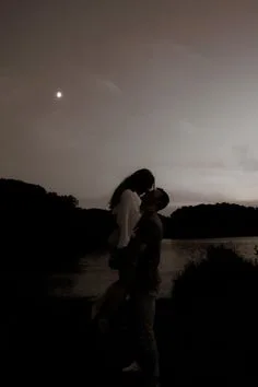 romantic couple pics at night