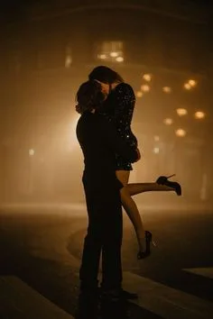 romantic couple pics at night